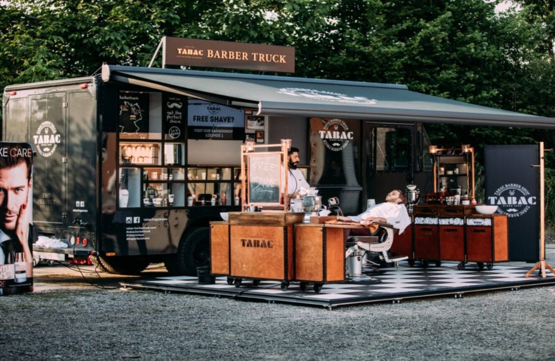 DE TABAC-BARBER TRUCK BIJ FHM